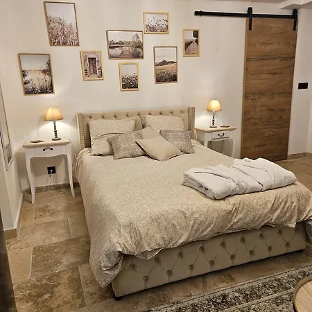 Love Room Cassis Апартаменты *